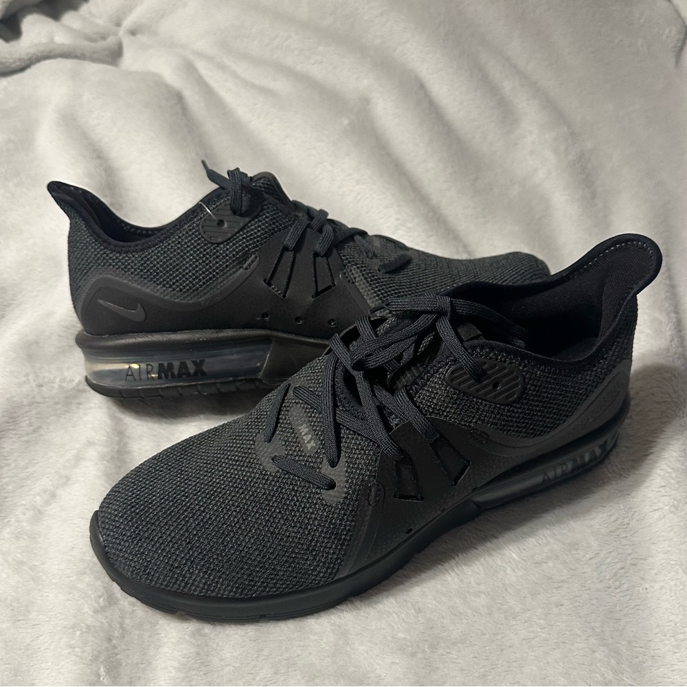 Women’s Nike sneakers